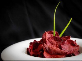 Chips de betabel (remolacha) con dip