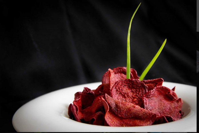 Chips de betabel (remolacha) con dip