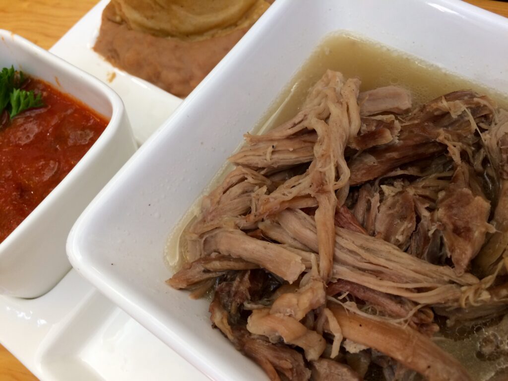 Borrego al horno con salsa de xoconostle